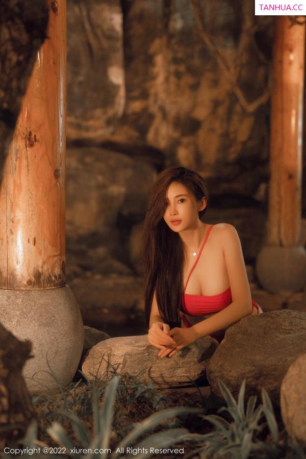 周妍希 奶瓶土肥圆 [XiuRen]高清写真图 2022.12.19 No.6014 Carol周妍希 温泉美臀第25张图片